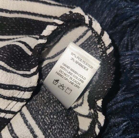 Sadie & sage black/cream striped cropped blouse size medium - Picture 5 of 5